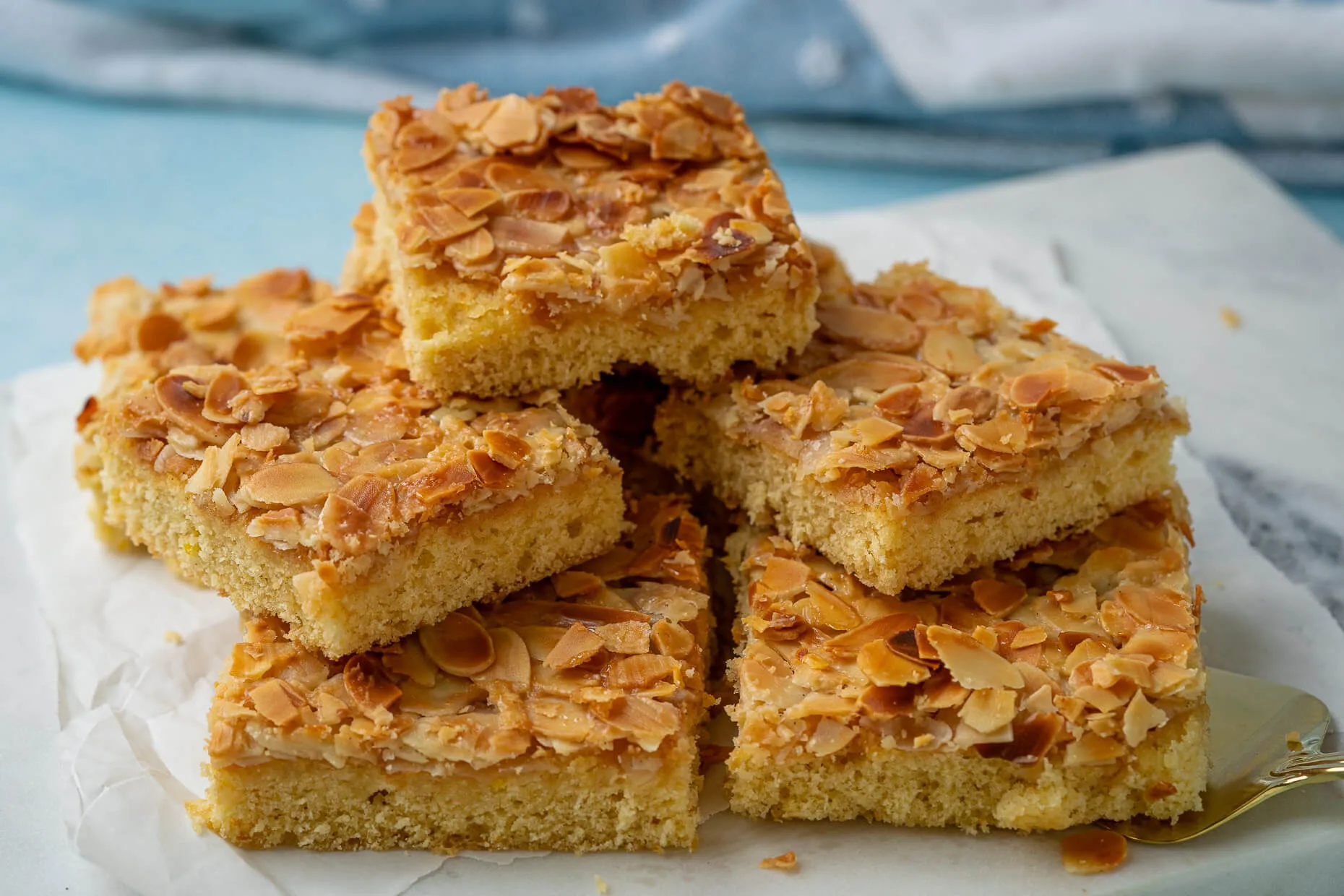 Ein klassischer Butterkuchen mit Mandeln