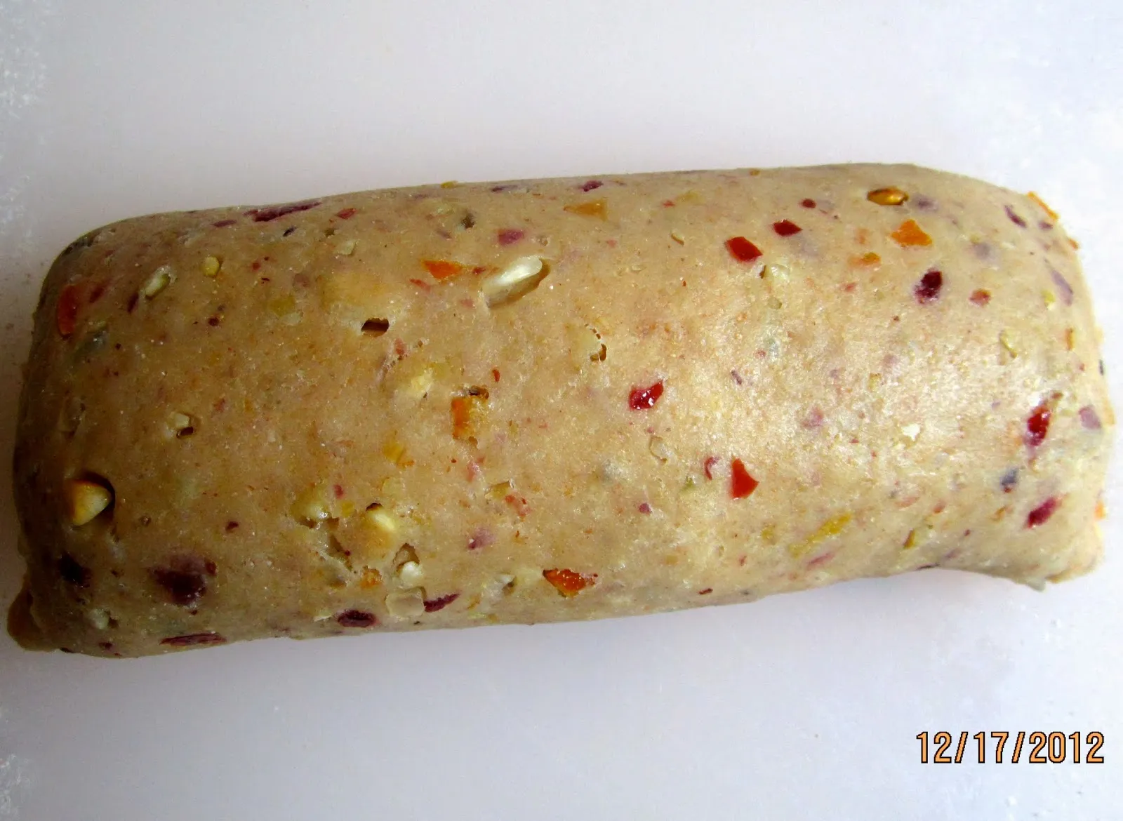 Ein kleiner, gut aufgegangener Mohnstollen vor dem Backen