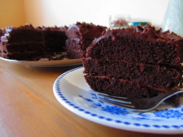 Ein köstliches Stück des Schokoladenkuchens auf einem Teller