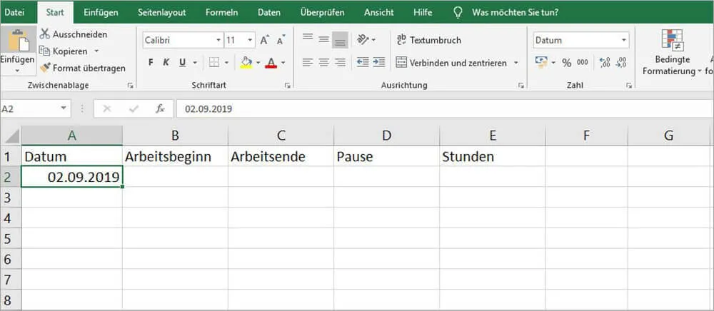 Ein leeres Excel-Tabellenblatt mit den vorbereiteten Spaltenüberschriften für die Arbeitszeiterfassung