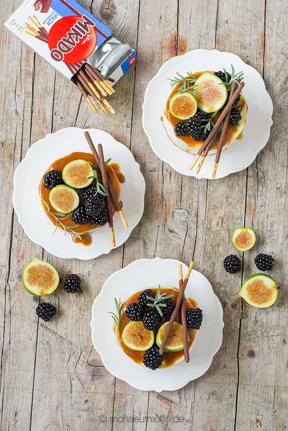 Ein Mikado-Kuchen angeschnitten, zeigt die verschiedenen Schichten