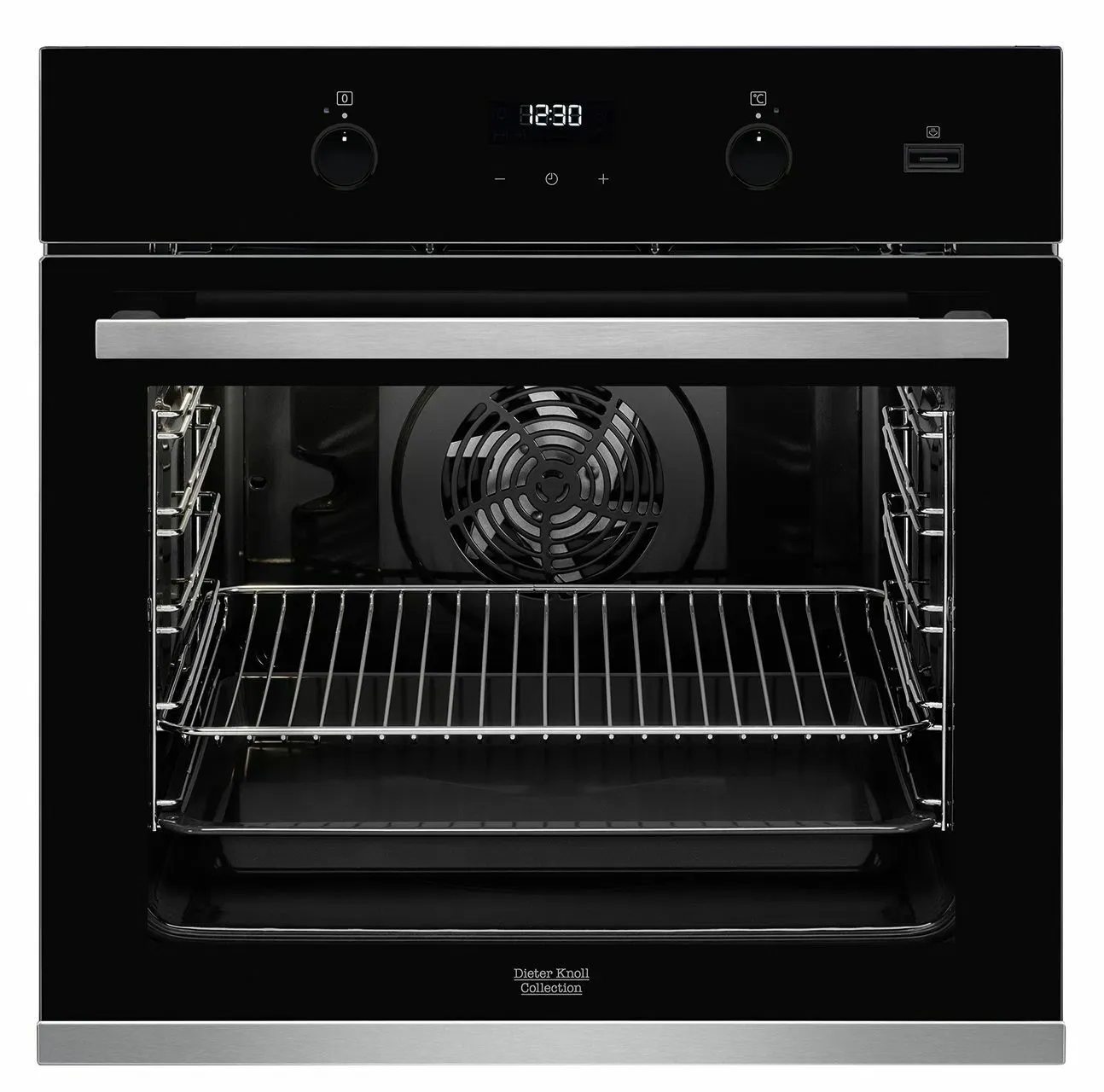 Ein moderner Einbaubackofen mit geöffneter Tür