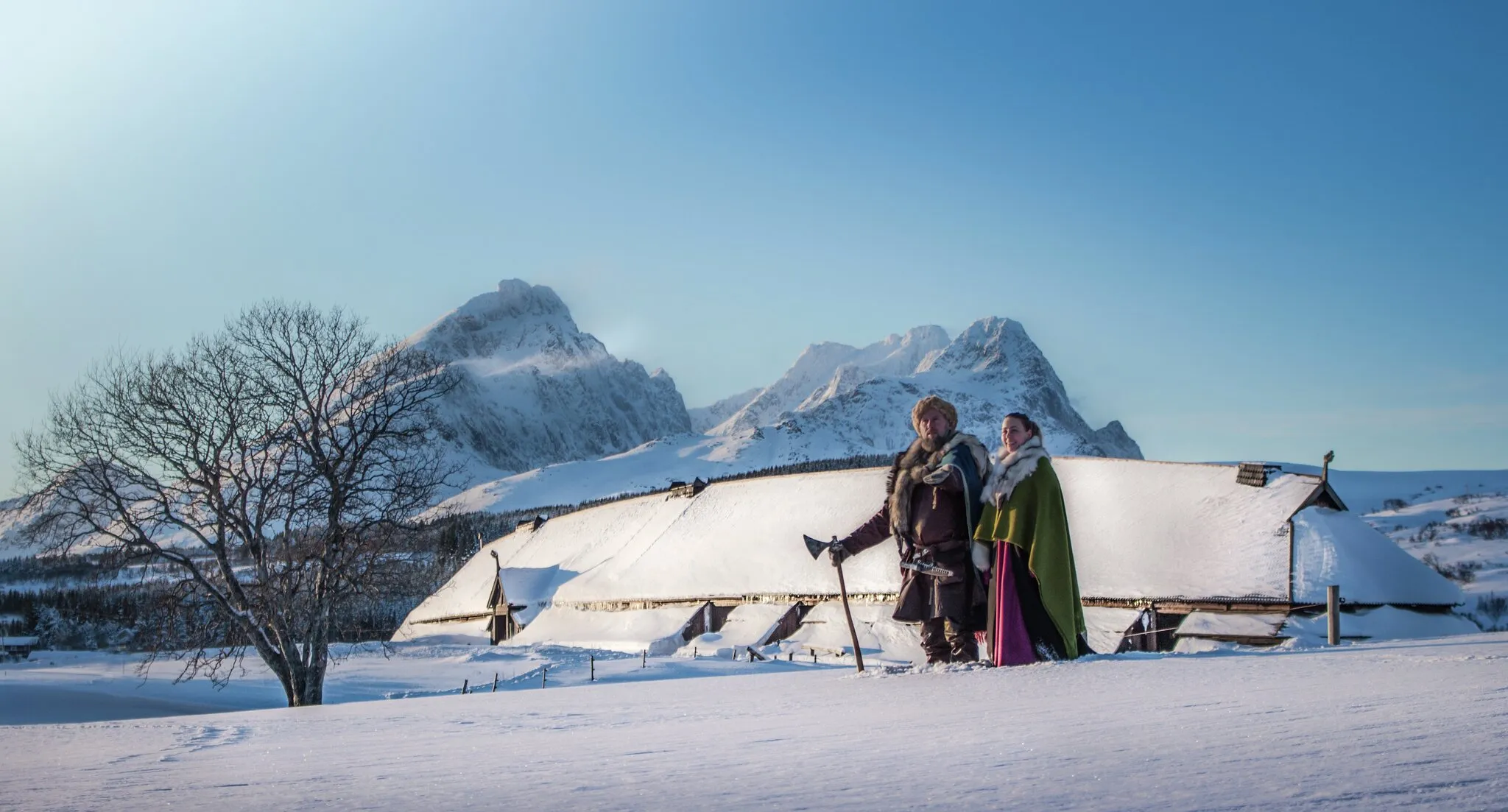 Ein nachgebautes Wikingerschiff im Lofotr Wikingermuseum