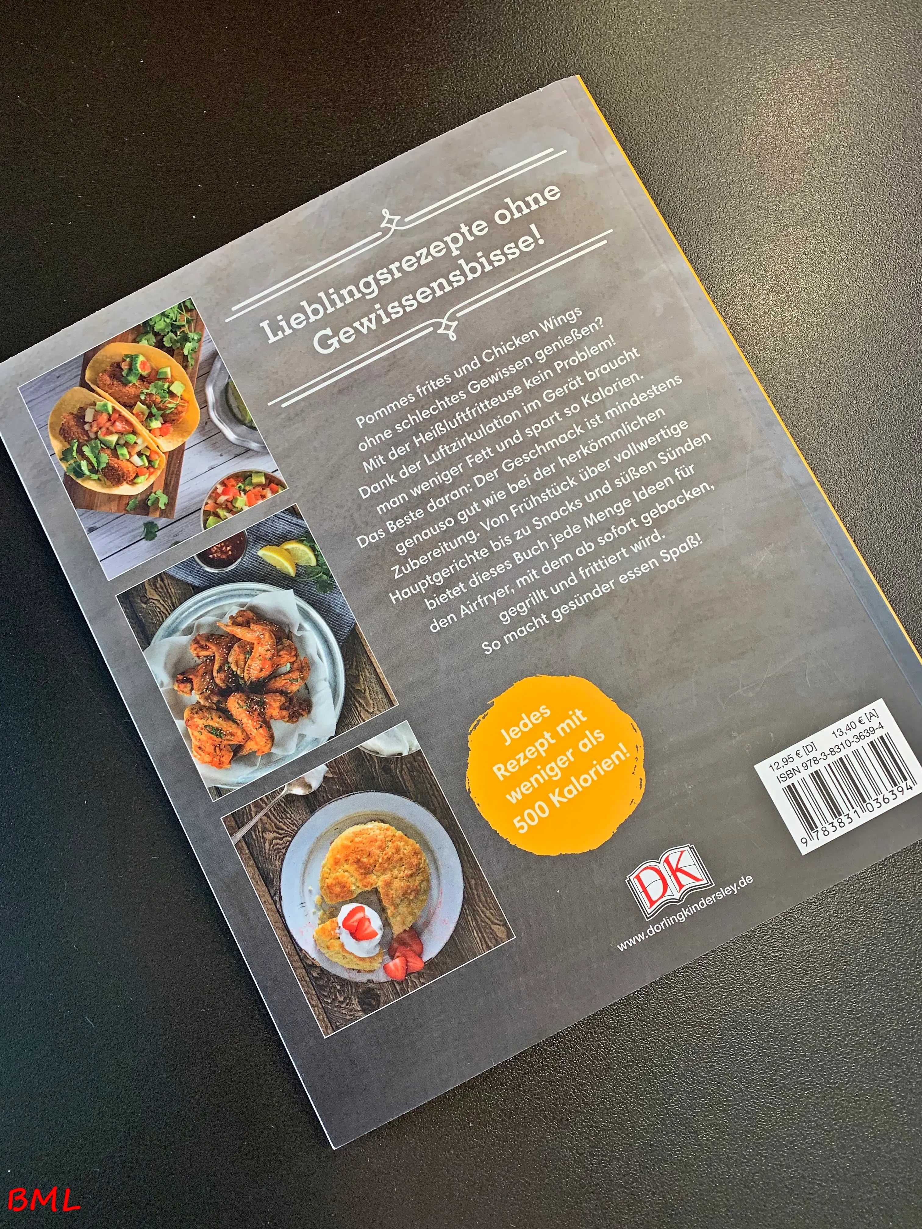 Ein weiteres Bild des aufgeschlagenen Kochbuchs mit appetitlich angerichteten Gerichten