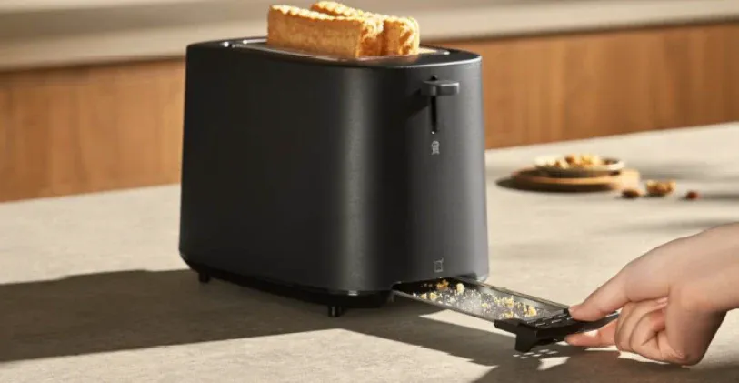 Ein Xiaomi Toaster mit herausziehbarem Krümelfach