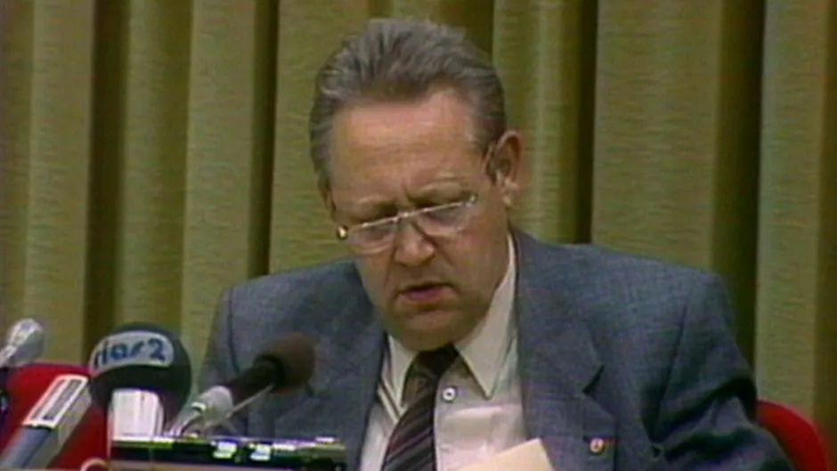 Ein Zettel, der zum Mauerfall beitrug, jetzt ausgestellt