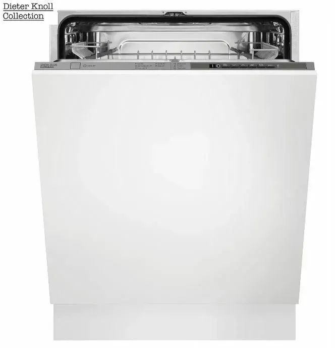Einbaugeschirrspüler in der Frontalansicht mit geöffneter Tür
