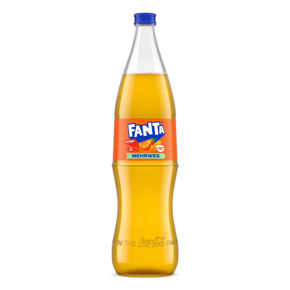 Eine einzelne Fanta Orange 1-Liter-Glasflasche