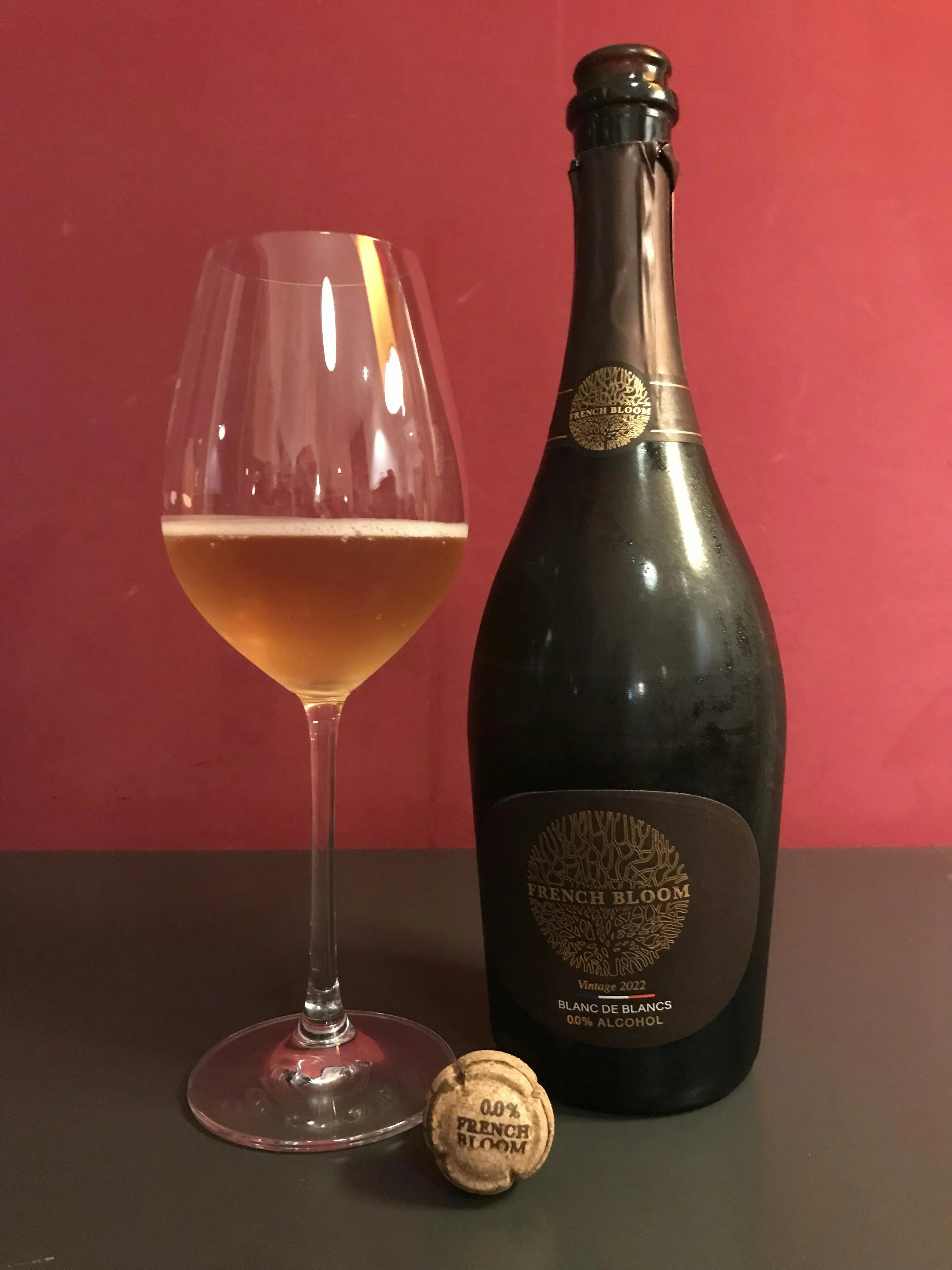 Eine Flasche French Bloom La Cuvée Vintage – der teuerste alkoholfreie Schaumwein