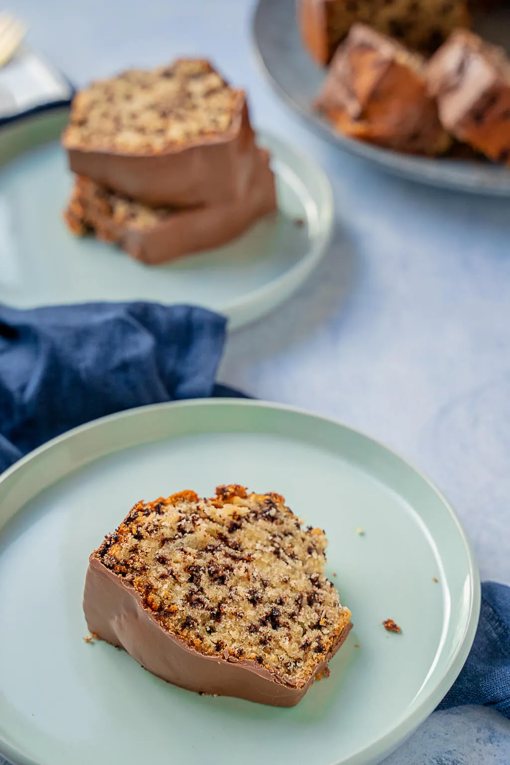 Eine ganze Gugelhupfform Ameisenkuchen, bereit zum Servieren
