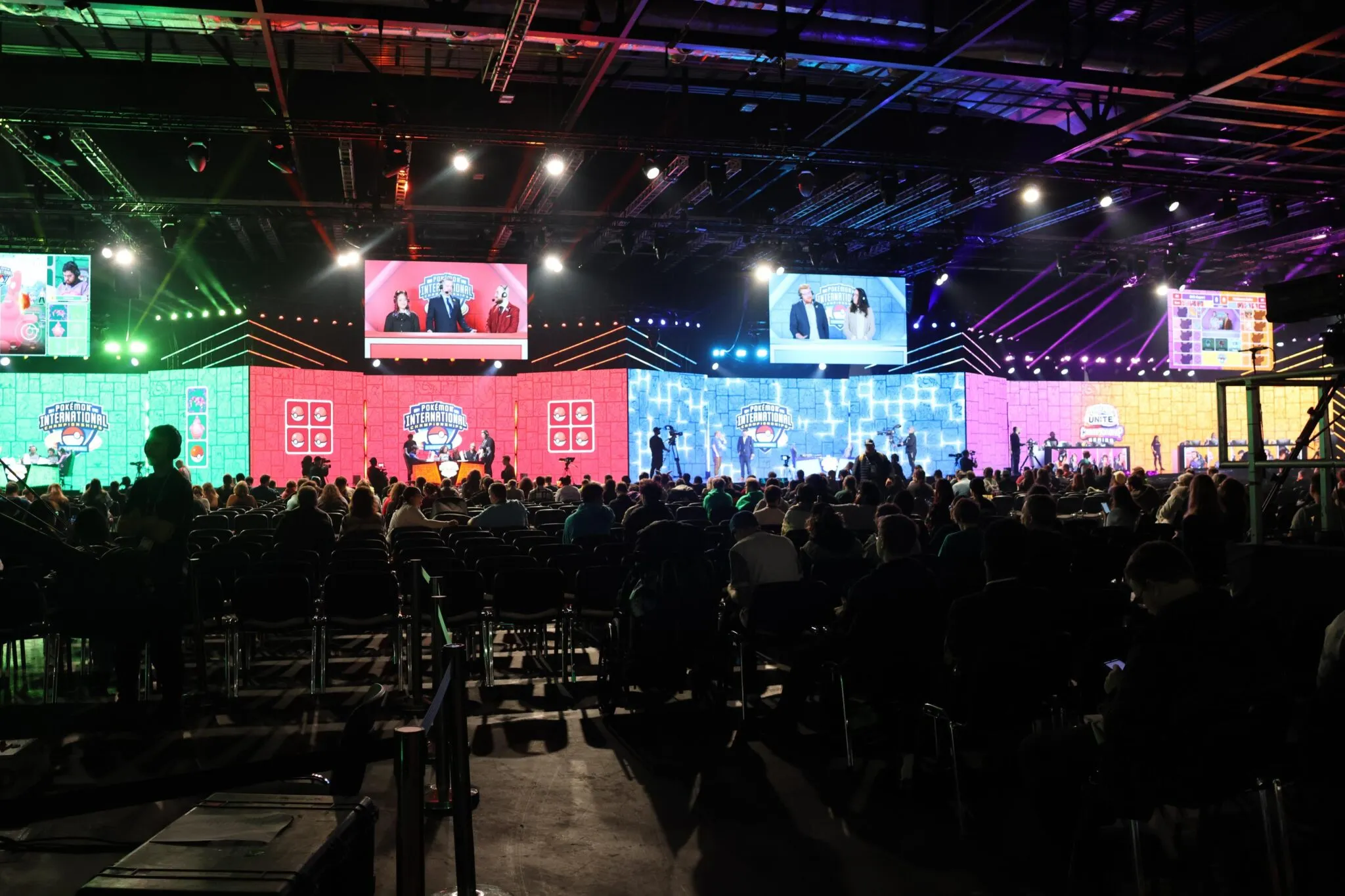 Eine große Bühne bei der Pokemon EUIC