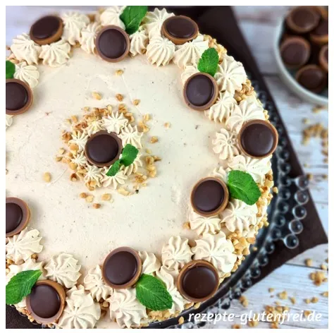 Eine köstliche Toffifee Torte mit cremiger Füllung und Nüssen