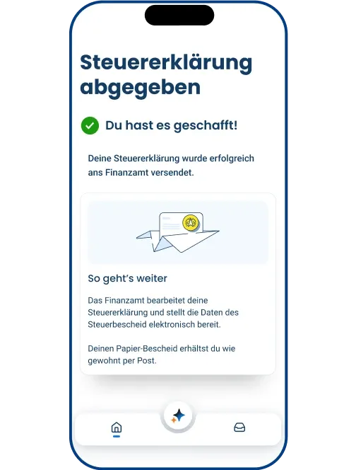 Eine Person lehnt sich entspannt zurück, während die WISO Steuer App die Steuererklärung übermittelt