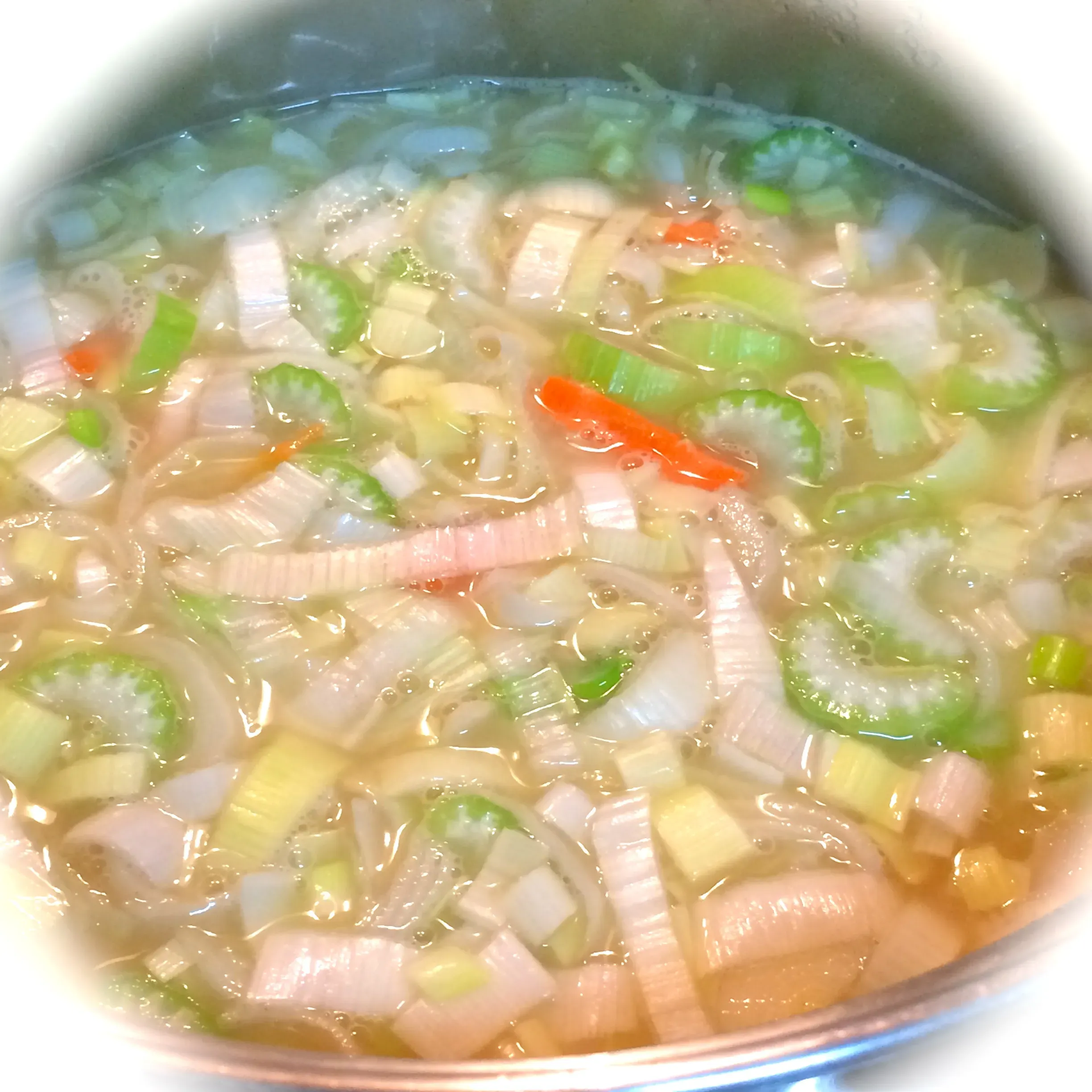 Eine Pfanne mit karamellisierten Zwiebeln