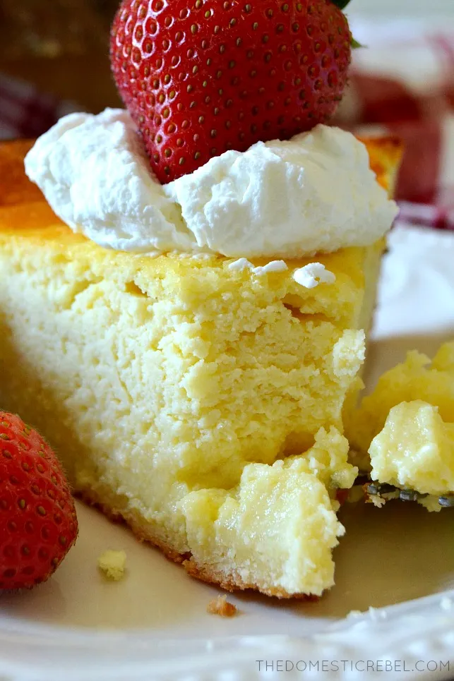 Eine Scheibe Käsekuchen, ein Bissen fehlt