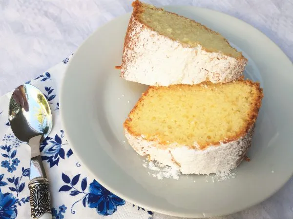 Einfacher und schneller Joghurtkuchen