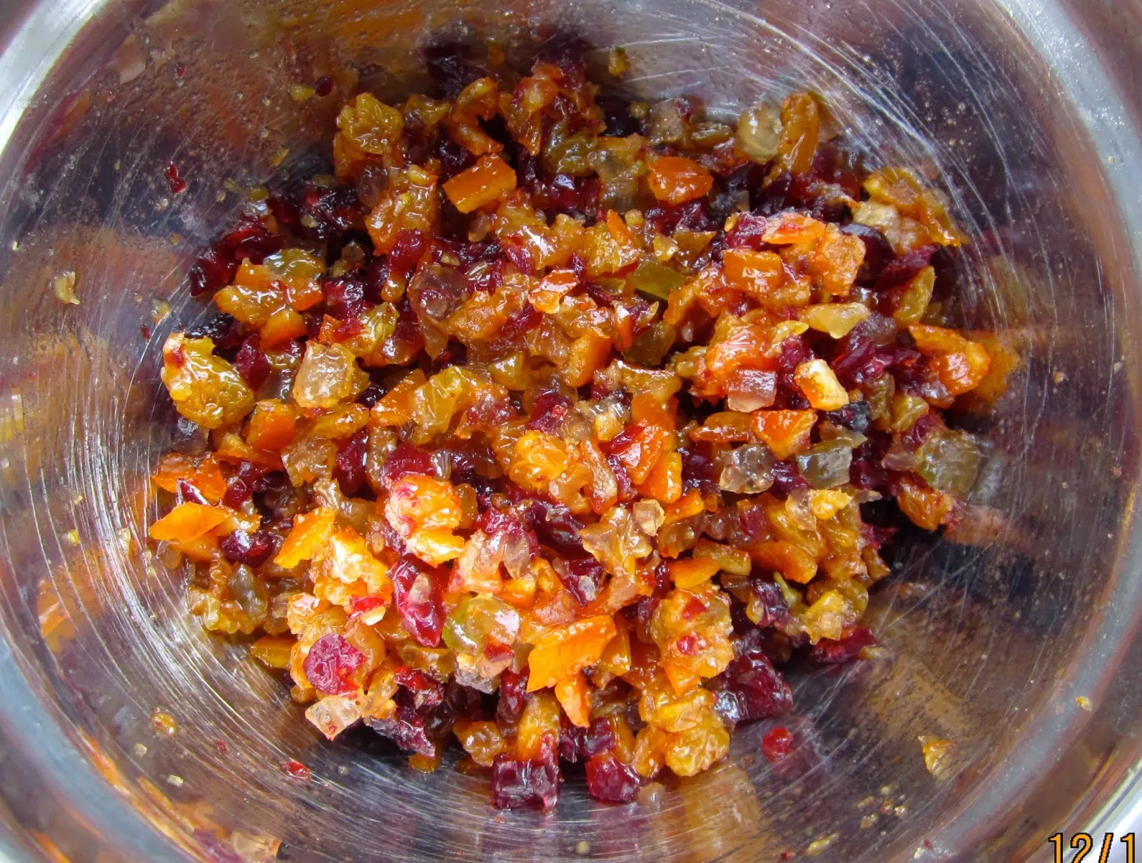 Eingeweichte Früchte für den Mohnstollen