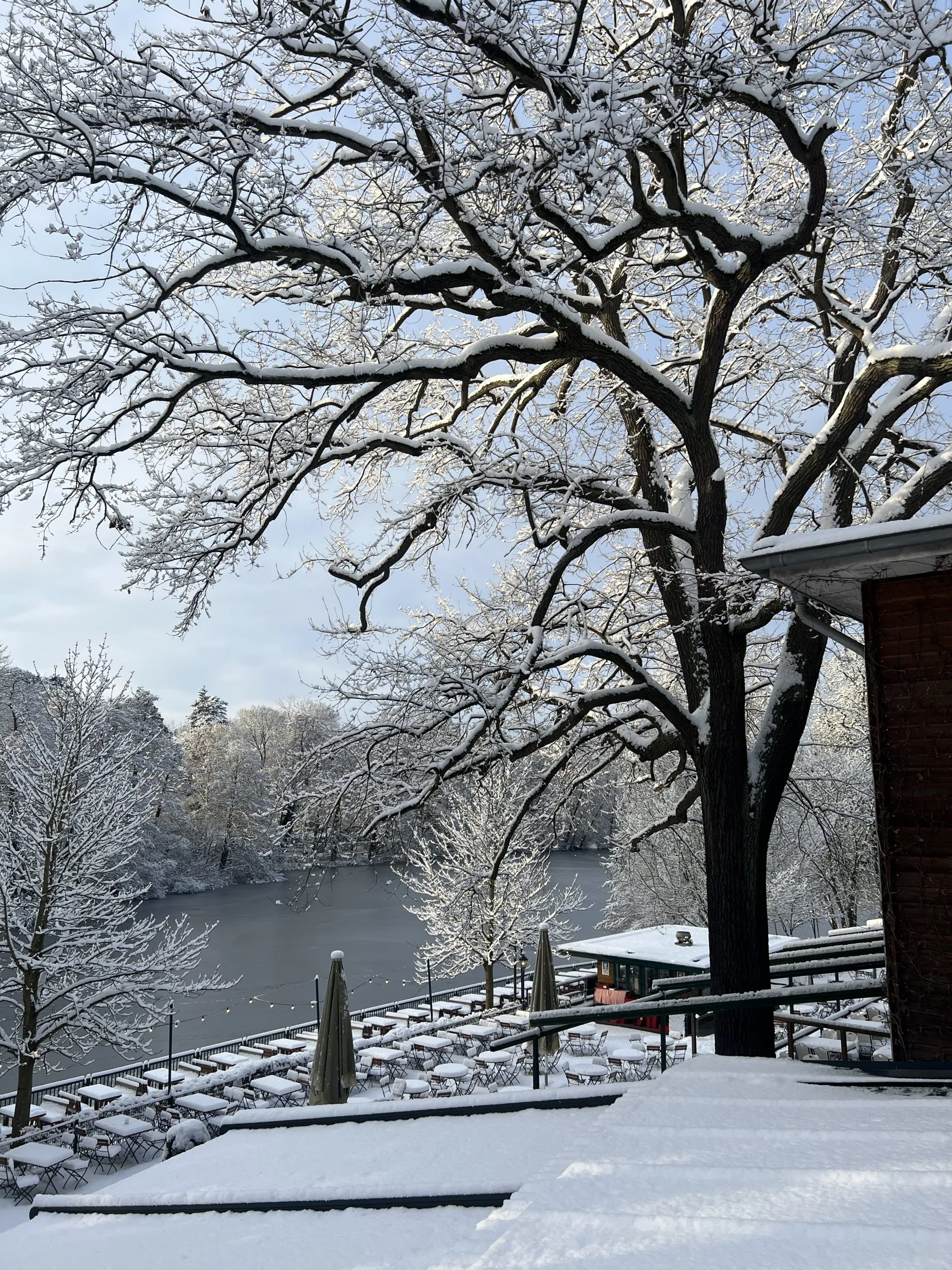 Einladender Eingangsbereich des Augustiner Wirtshauses