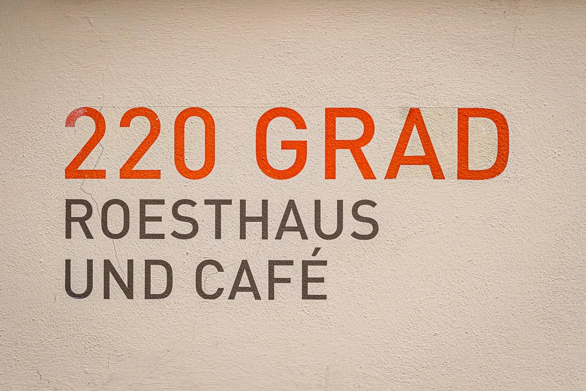 Einladendes Cafe 220 Grad in Salzburg