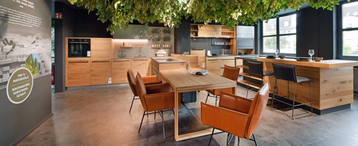 Elegante Designküche mit modernen Geräten