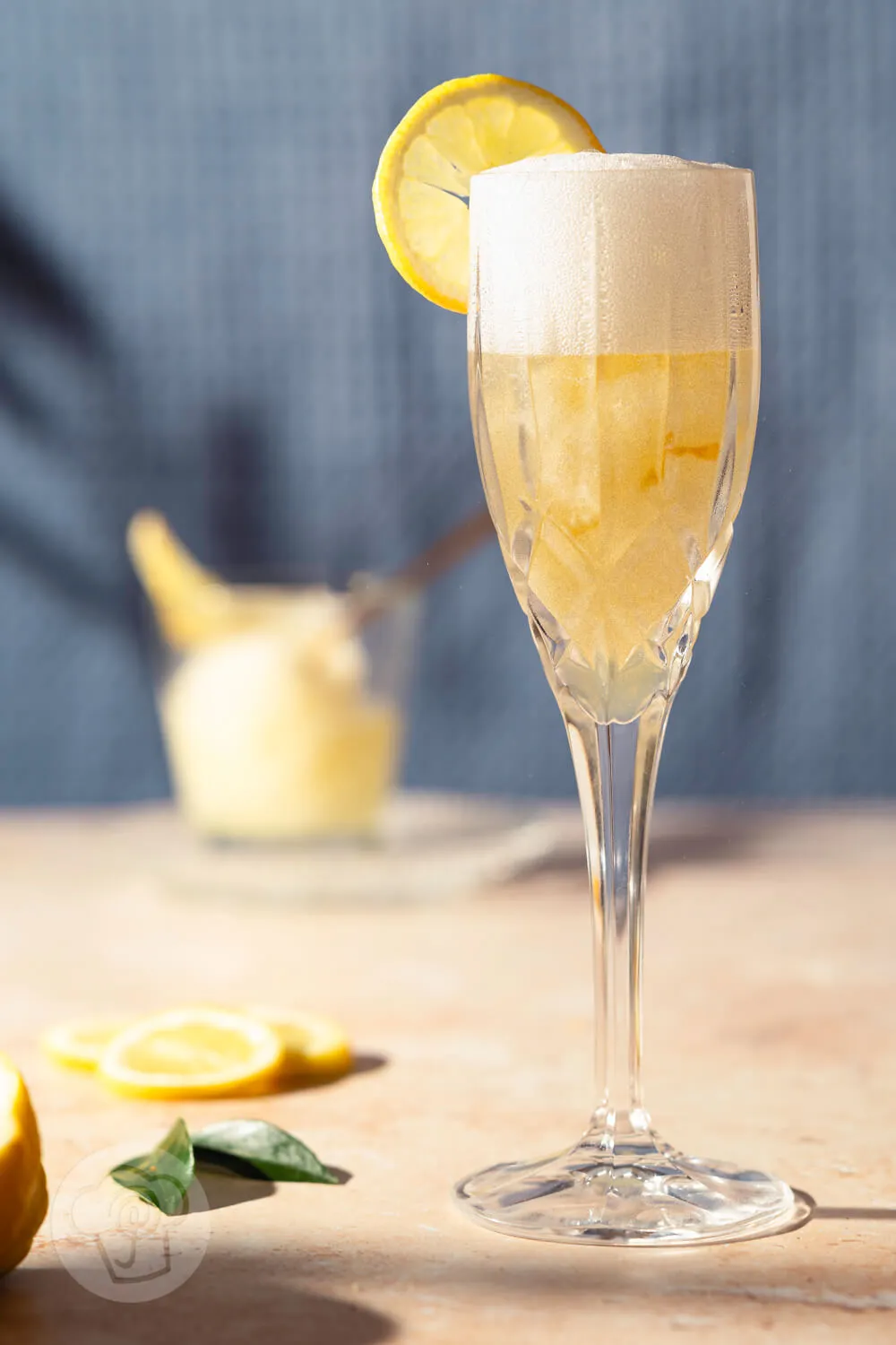 Erfrischendes Zitronensorbet mit Prosecco als sommerlicher Drink