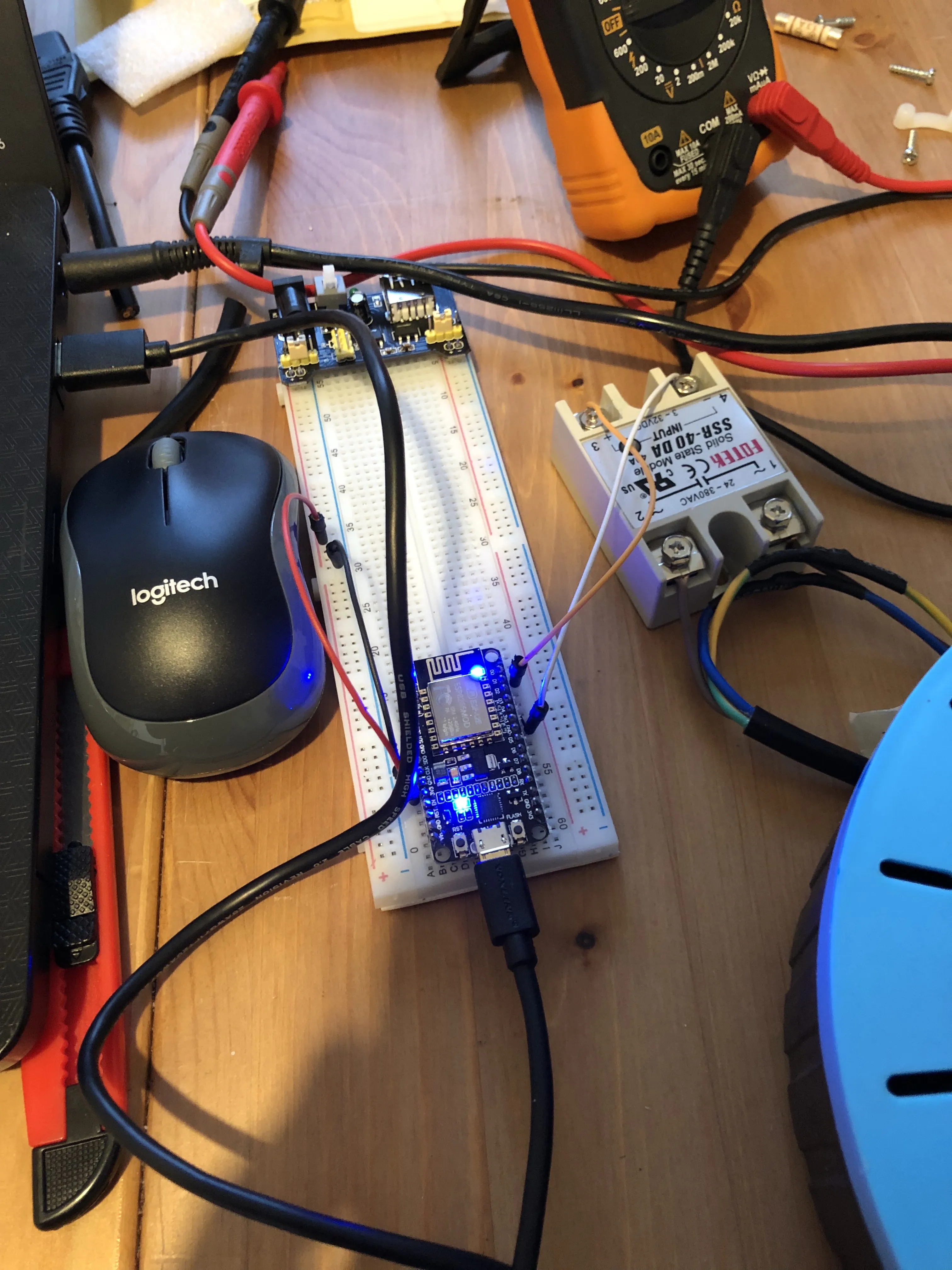 Erster Prototyp mit einem Relais auf dem Breadboard