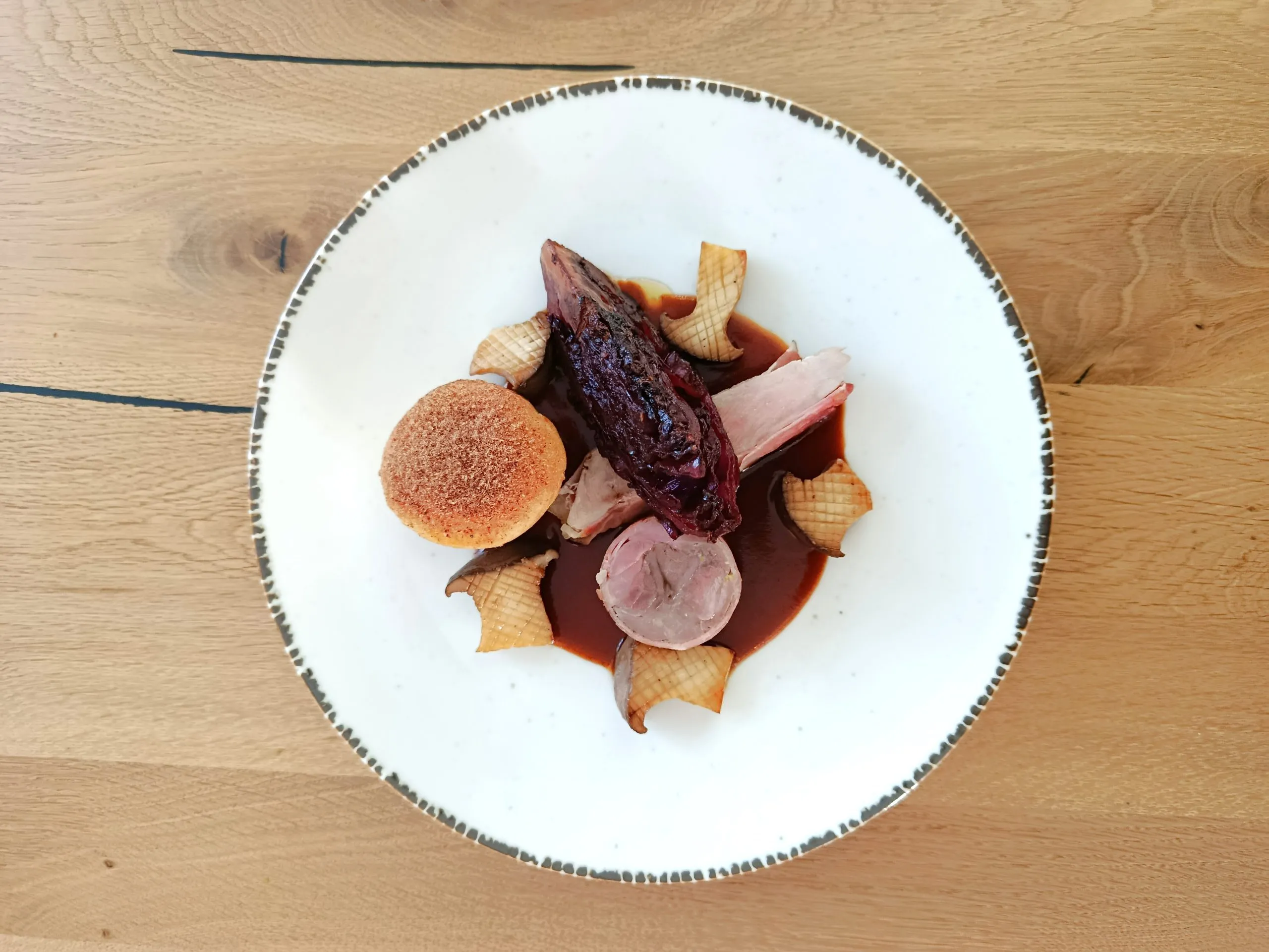 Fasanenduett im Speckmantel mit Kartoffelbuchteln und Rotkraut