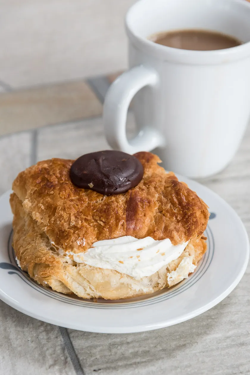 fastelavnsboller – Bunte Faschingsbrötchen mit Cremefüllung