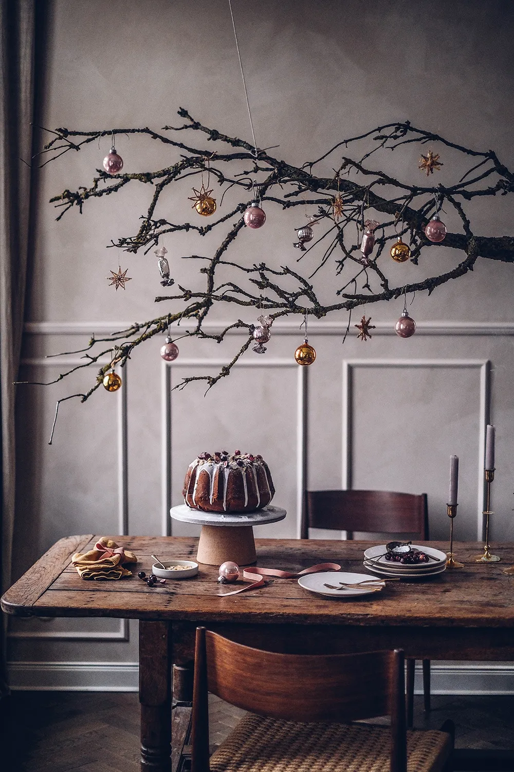 Festlich gedeckter Tisch mit Linea Mini und Kuchen