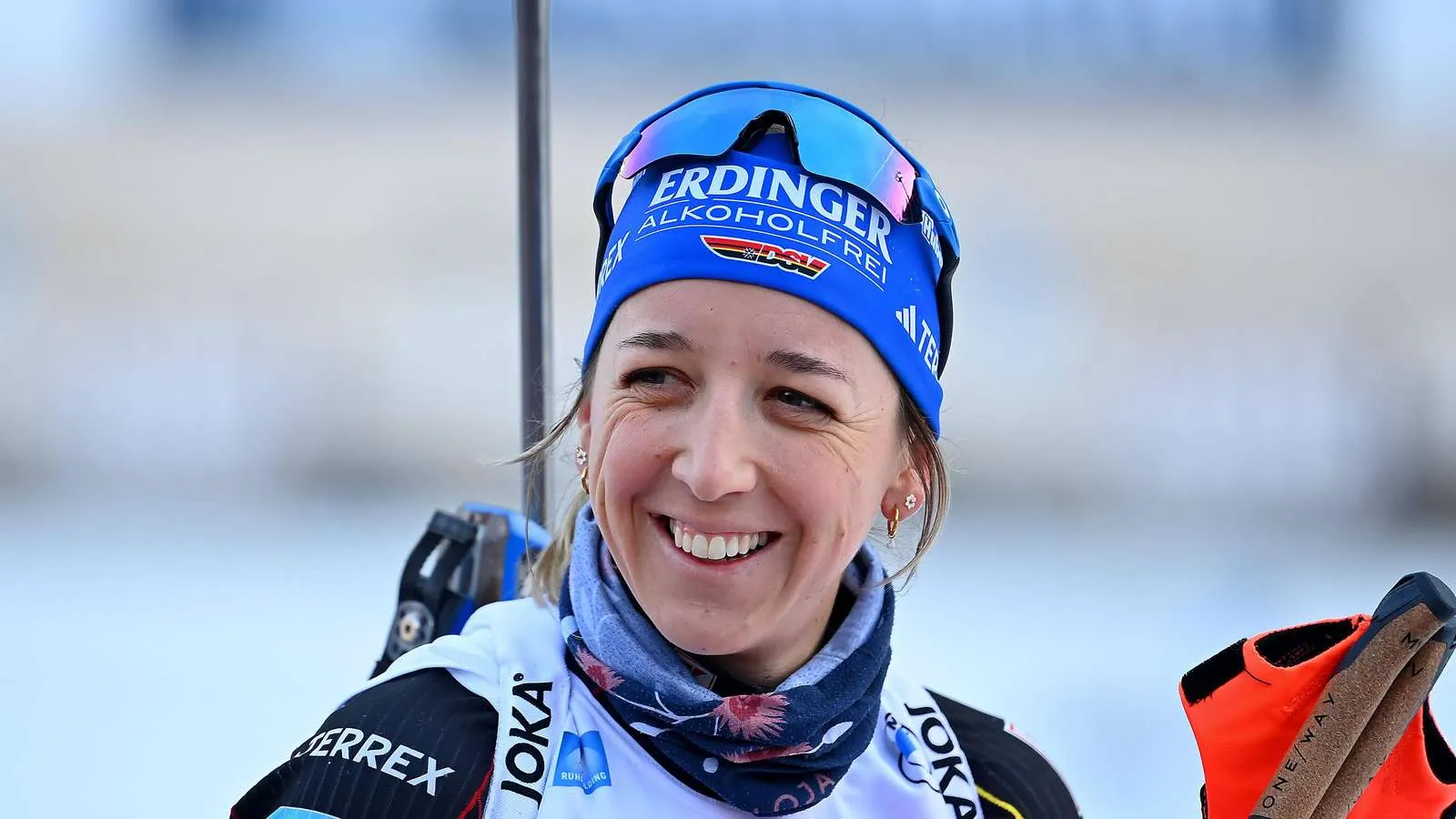 Franziska Preuß auf dem Podium beim Biathlon-Einzel in Nove Mesto