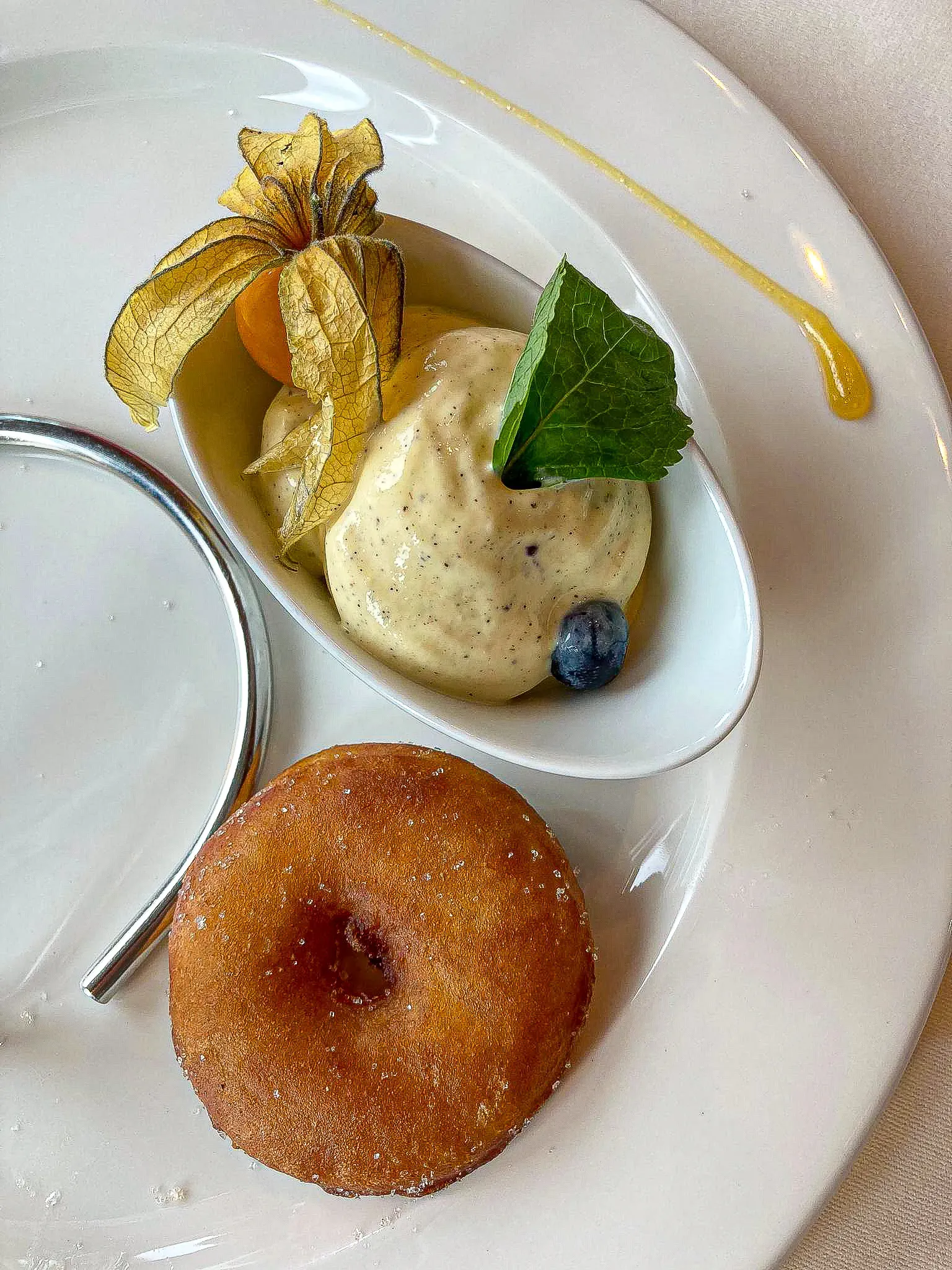 Frisch gebackene Öpfelchüechli in einem Hotel