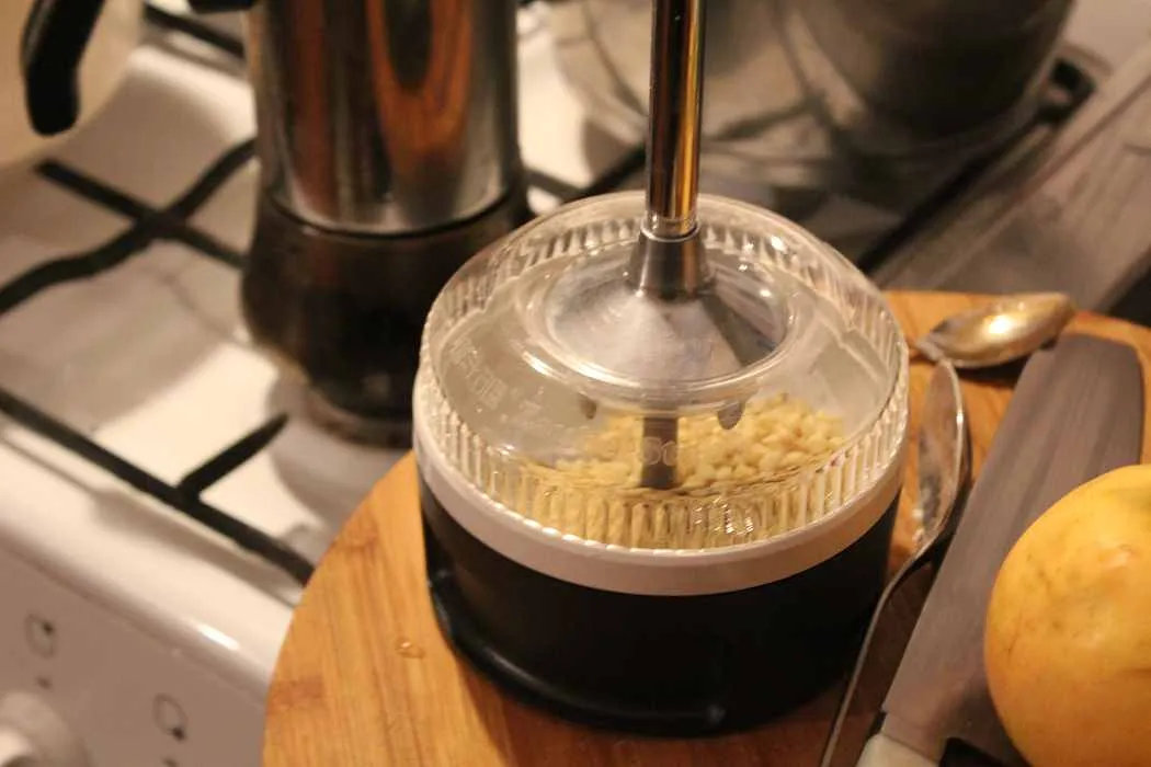 Frisch gemahlene Mandeln in einer Schale