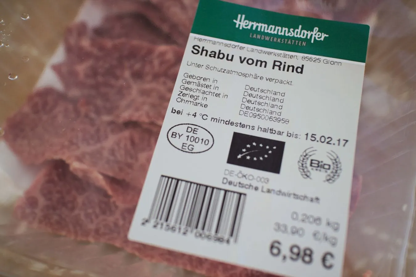 Frisches, marmooriertes Rindfleisch, bereit für die Zubereitung