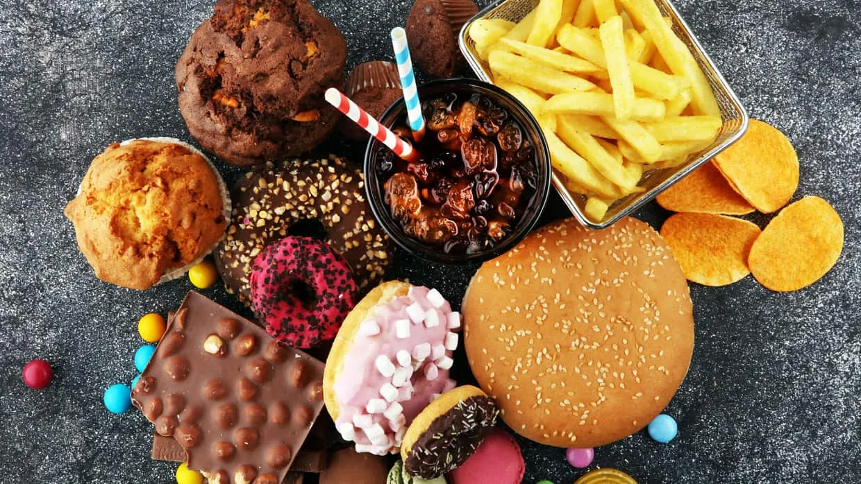 Frittierte Pommes und stark verarbeitete Lebensmittel