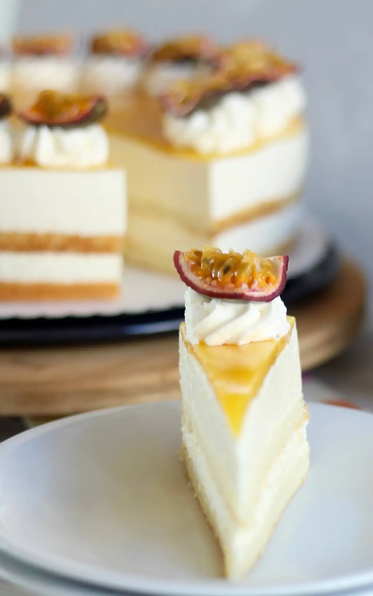 Fruchtige Maracuja-Käse-Sahnetorte/ Solero-Torte - cremiger Tortentraum | Rezept und Video von Sugarprincess