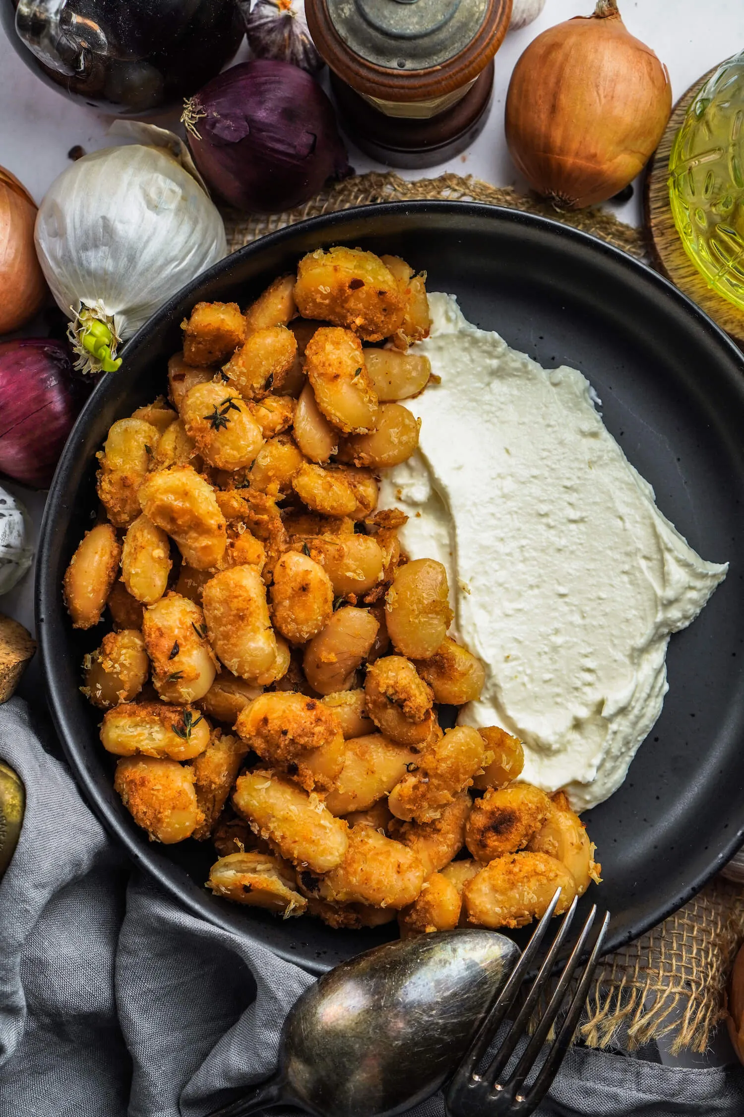 Gebackene Bohnen mit Feta Creme