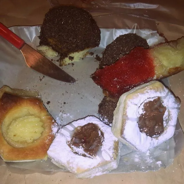 Gebackene Teigtaschen, wahrscheinlich Empanadas