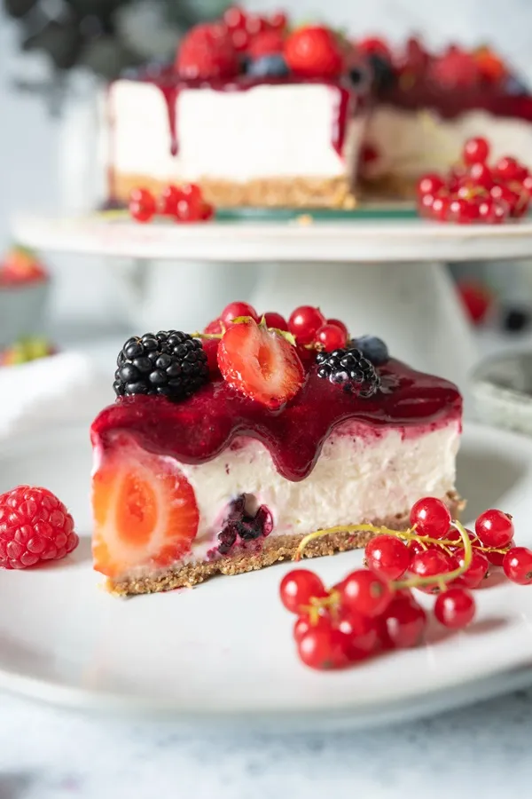 Gelingsicheres Rezept für cremigen no bake Cheesecake mit Beeren