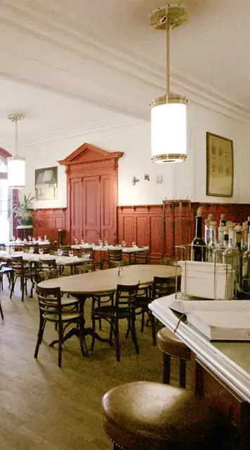 Gemütlicher und modern eingerichteter Essbereich des Restaurants Zur Mägd