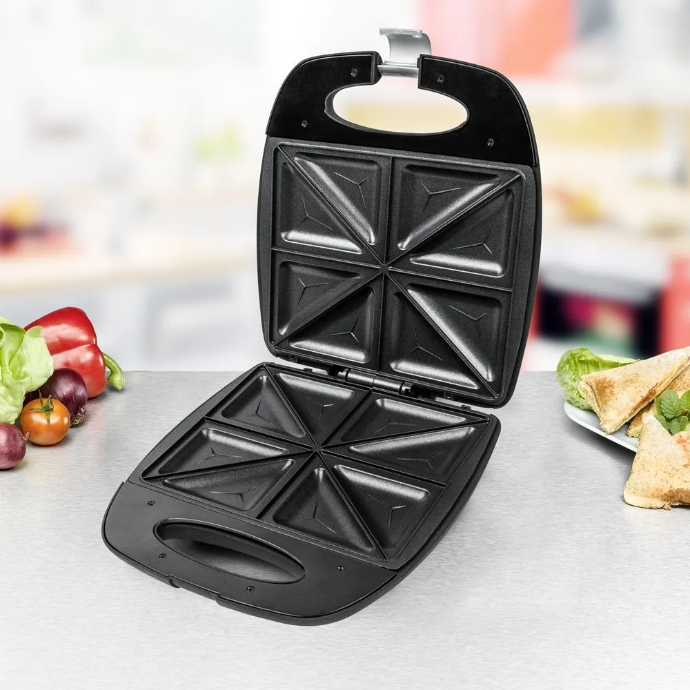 Geöffneter Sandwichmaker ST 1410 mit zwei belegten Sandwiches