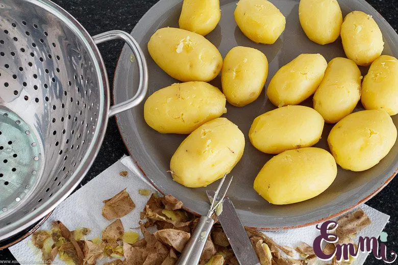 gepellte gekochte Kartoffeln für das Bratkartoffel Rezept