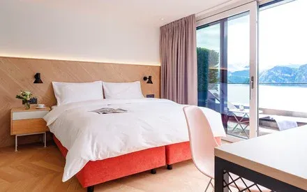 Geräumige Corner Suite im Campus Hotel Hertenstein für entspannten Aufenthalt