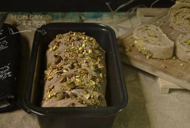 Gerolltes Vollkorn-Pesto-Pistazien-Brot