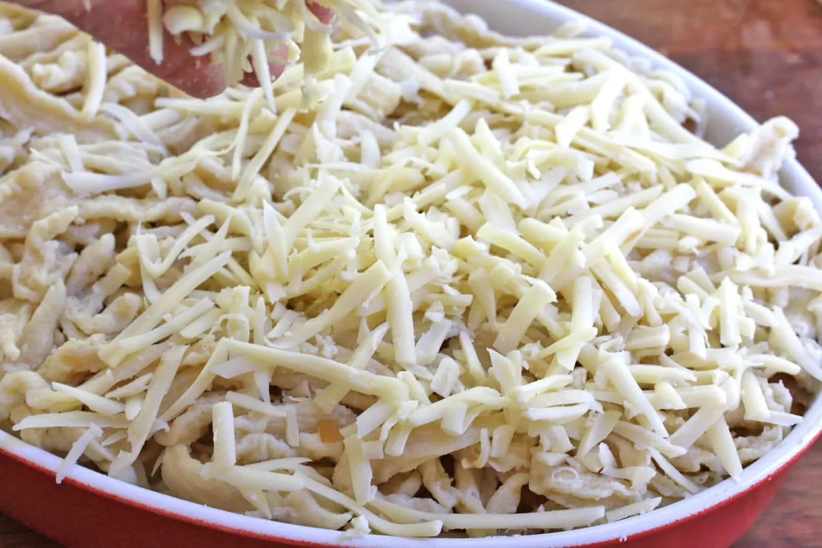 Geschichtetes Käsespätzle vor dem Ofen