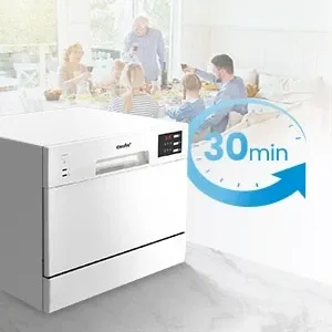 Geschirr im COMFEE Geschirrspüler mit 30-Minuten-Schnellprogramm