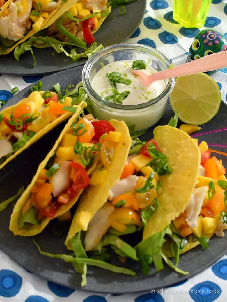 Gesund und schnell: Fisch Tacos mit Mango & Limetten-Joghurt-Dip