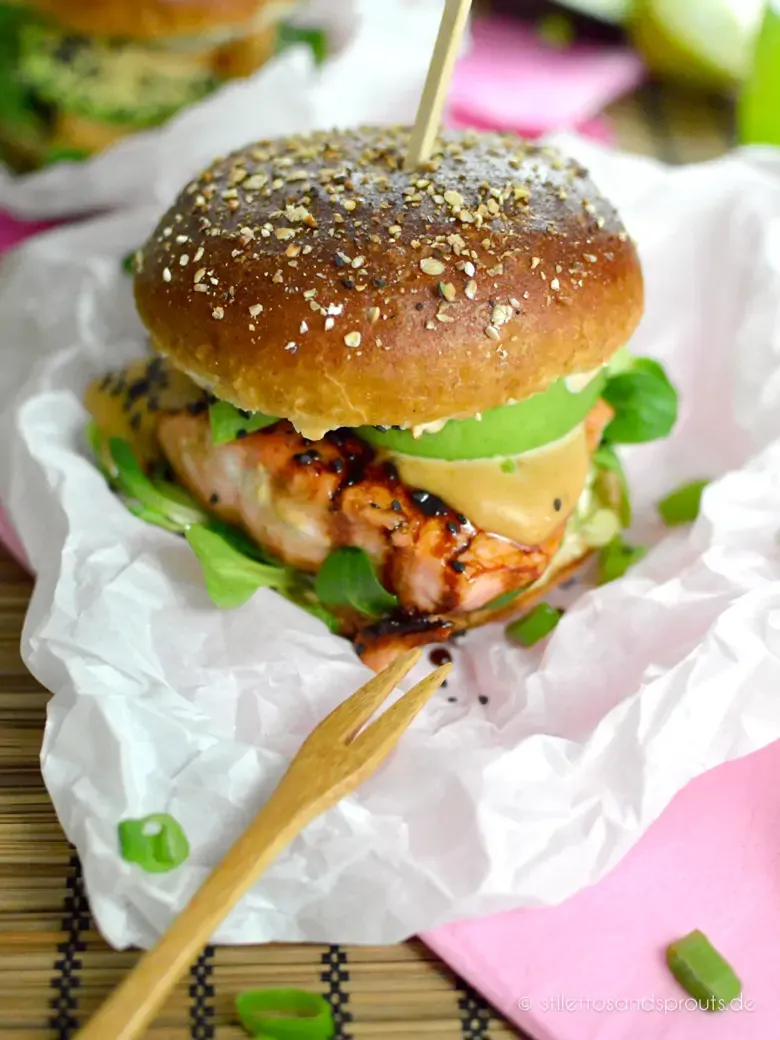 Gesundes Burger Rezept mit Lachs Teriyaki-Lachs-Burger