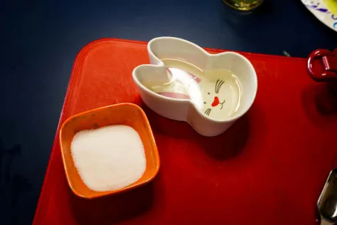 Gewürzter Sushi-Reis in einer Schüssel