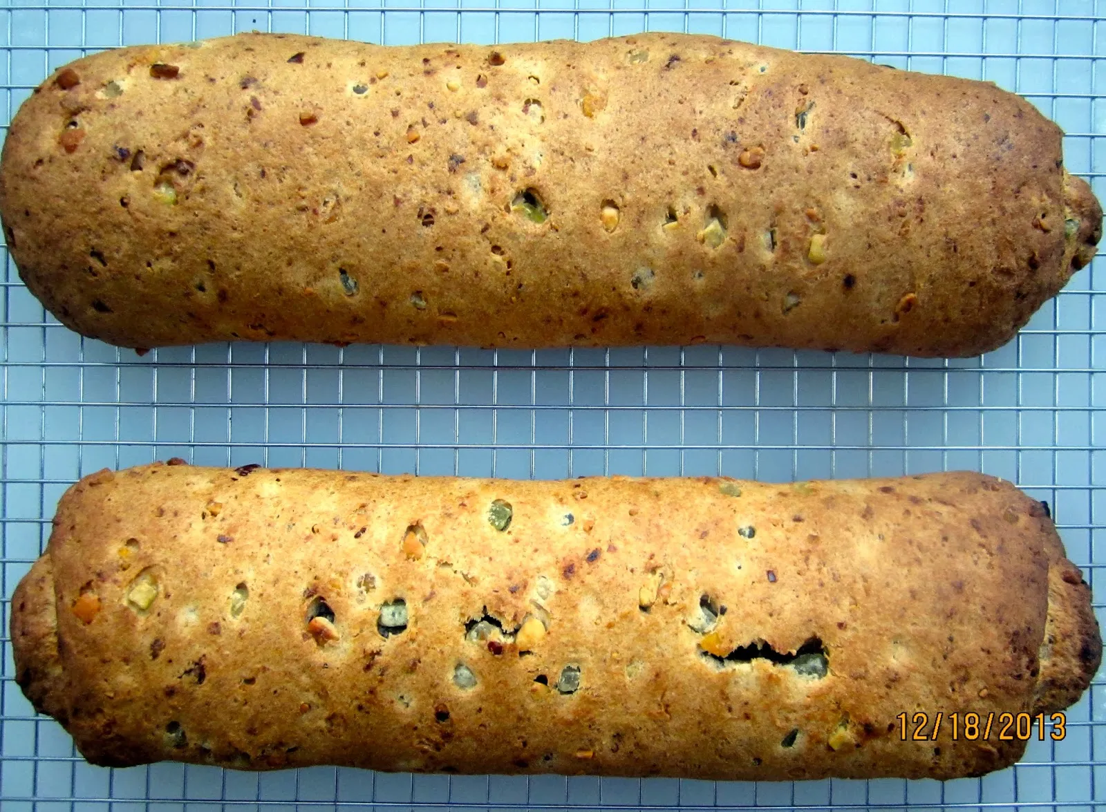 Goldbrauner Mohnstollen frisch aus dem Ofen