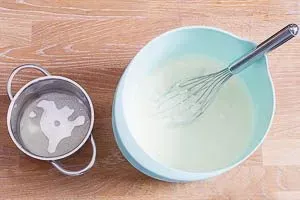 Götterspeise unterrühren für die Philadelphia Torte